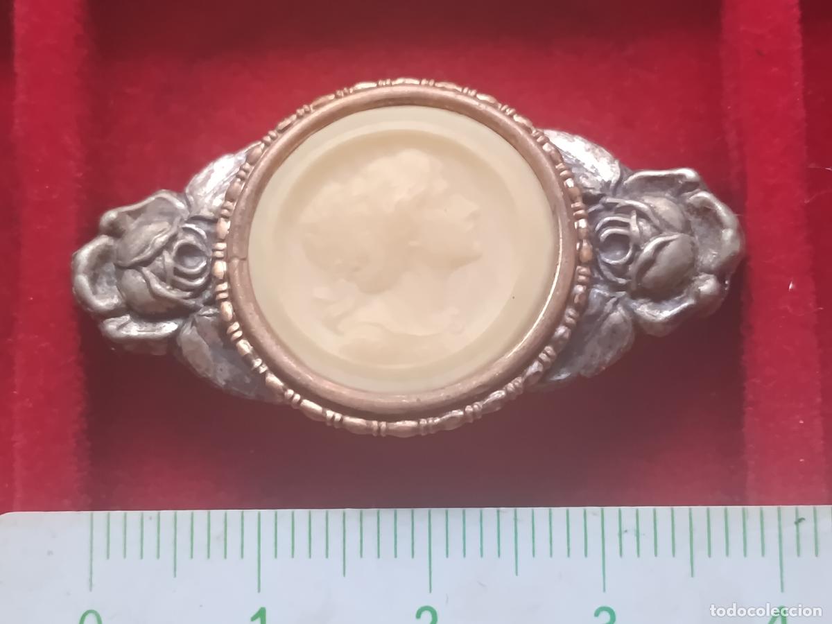 Joalharia: Broche modernista, posible oro bajo