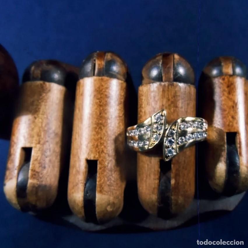 Joyeria: ANILLO DE PLATA DE BANDAS ENFRENTADAS DE CIRCONITAS CON CHAPADO EN ORO AMARILLO