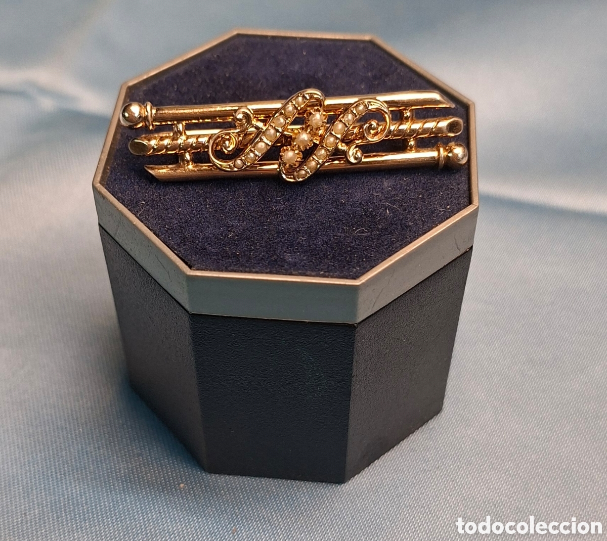 Joyeria: Broche de plata dorada del Siglo XIX