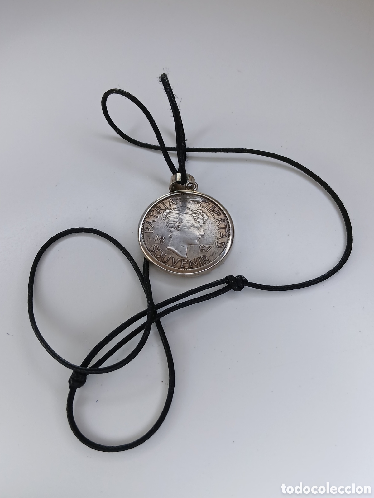 Joyeria: Cuba ,colgante con moneda Souvenir 1897 .