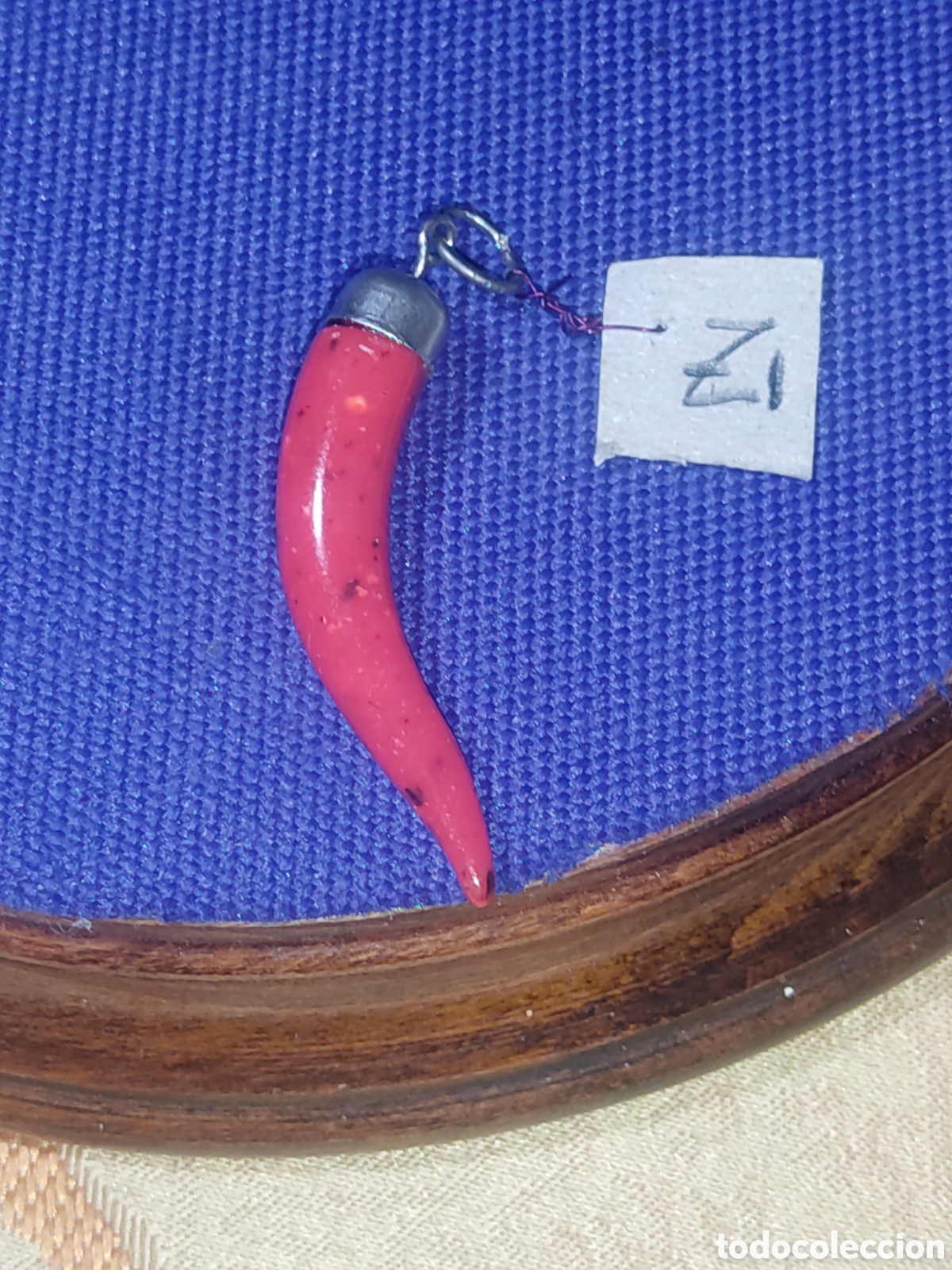 Joyeria: Antiguo colgante guindilla roja de baquelita o pasta *Z1*