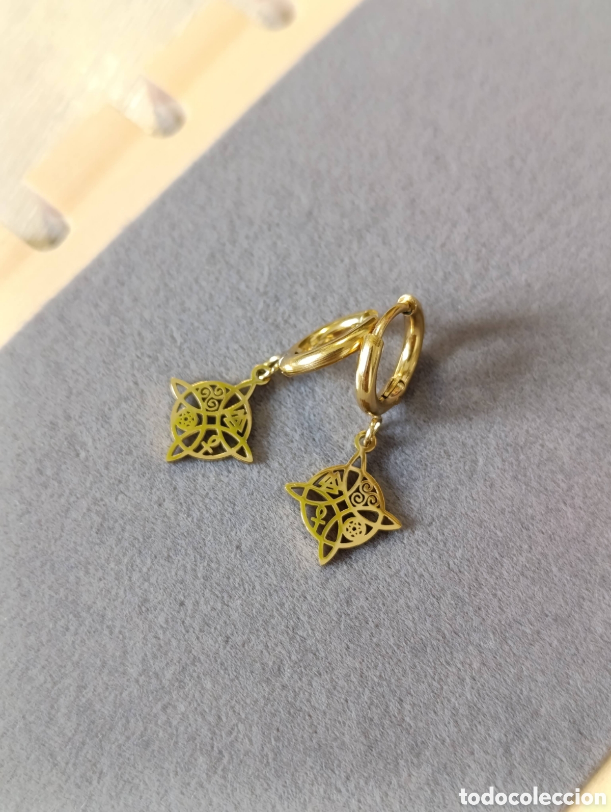 Joyeria: Aro con nudo de bruja