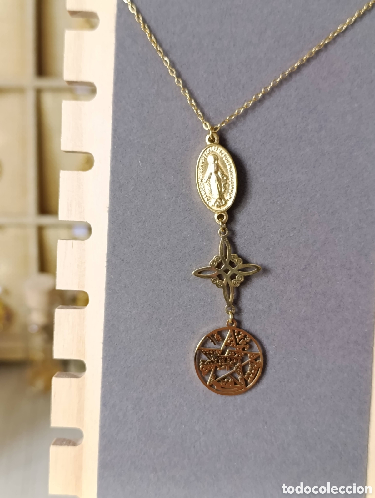 Joyeria: Collar triple con virgen