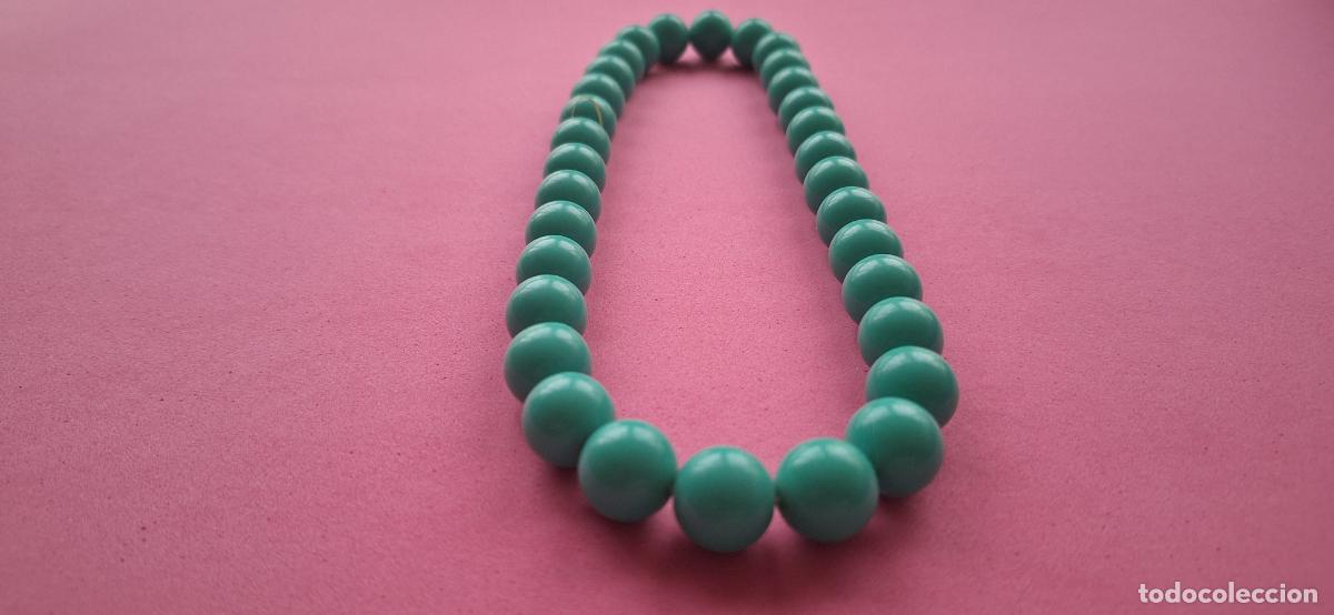 Joyeria: Collar cuentas redondas en color verde. El&aacute;stico