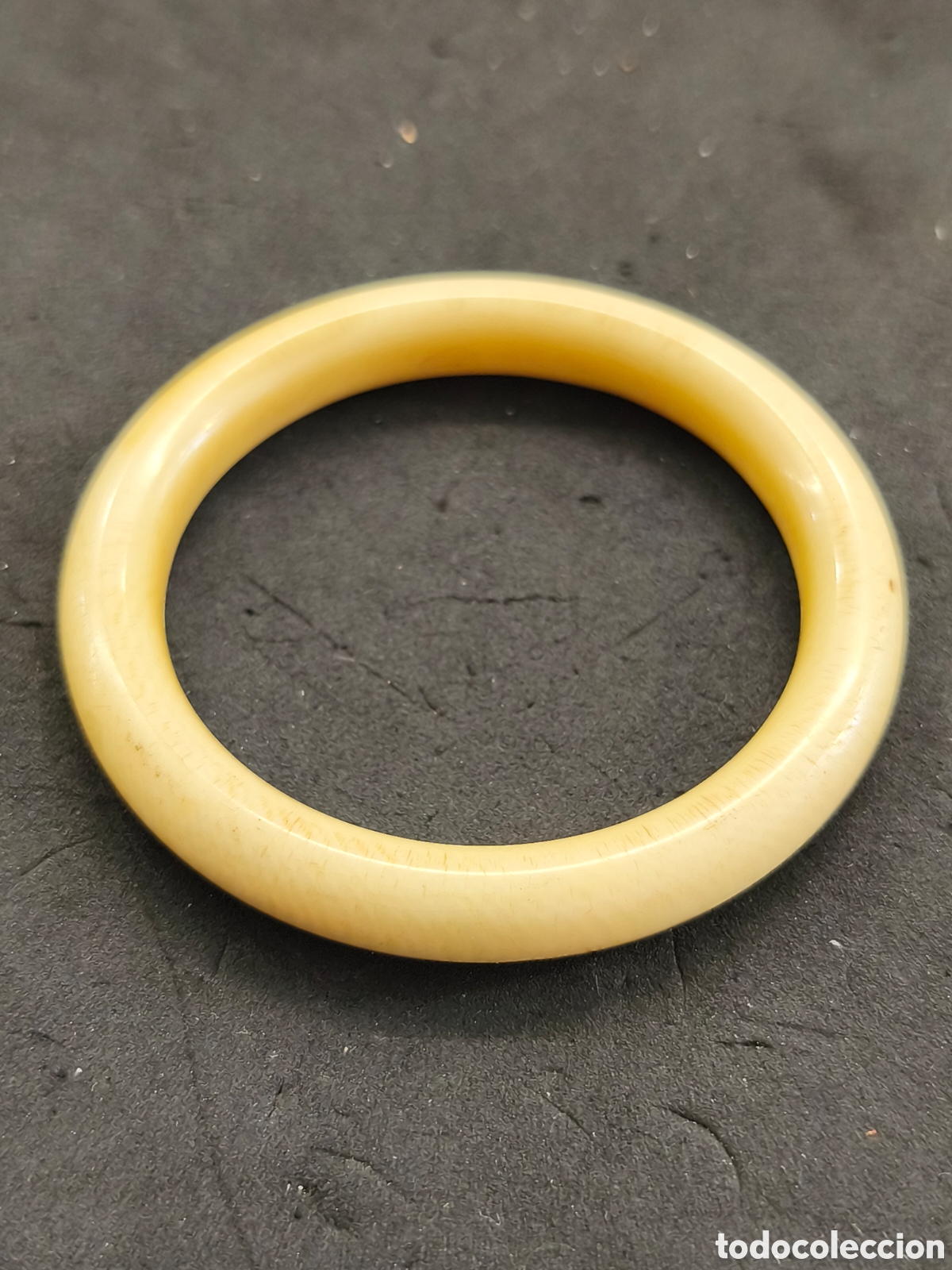 Joyeria: Brazalete marfil interior 6cm di&aacute;metro, exterior 8cm di&aacute;metro