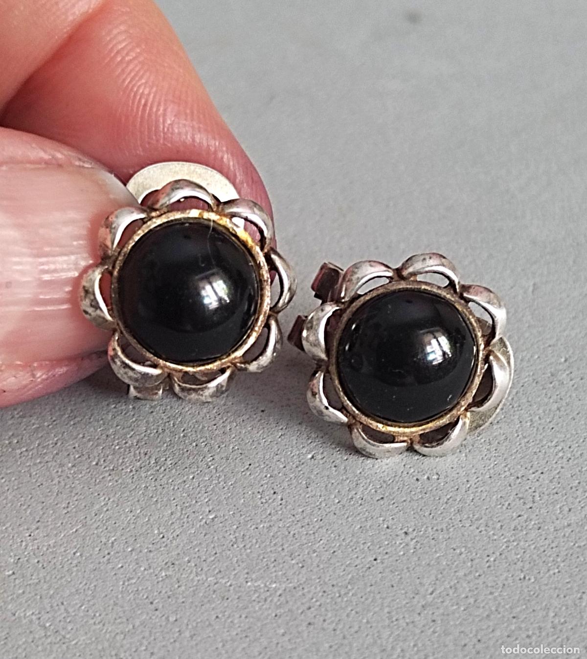Joyeria: Pendientes de plata de ley con piedra negra. Cierre de omega.