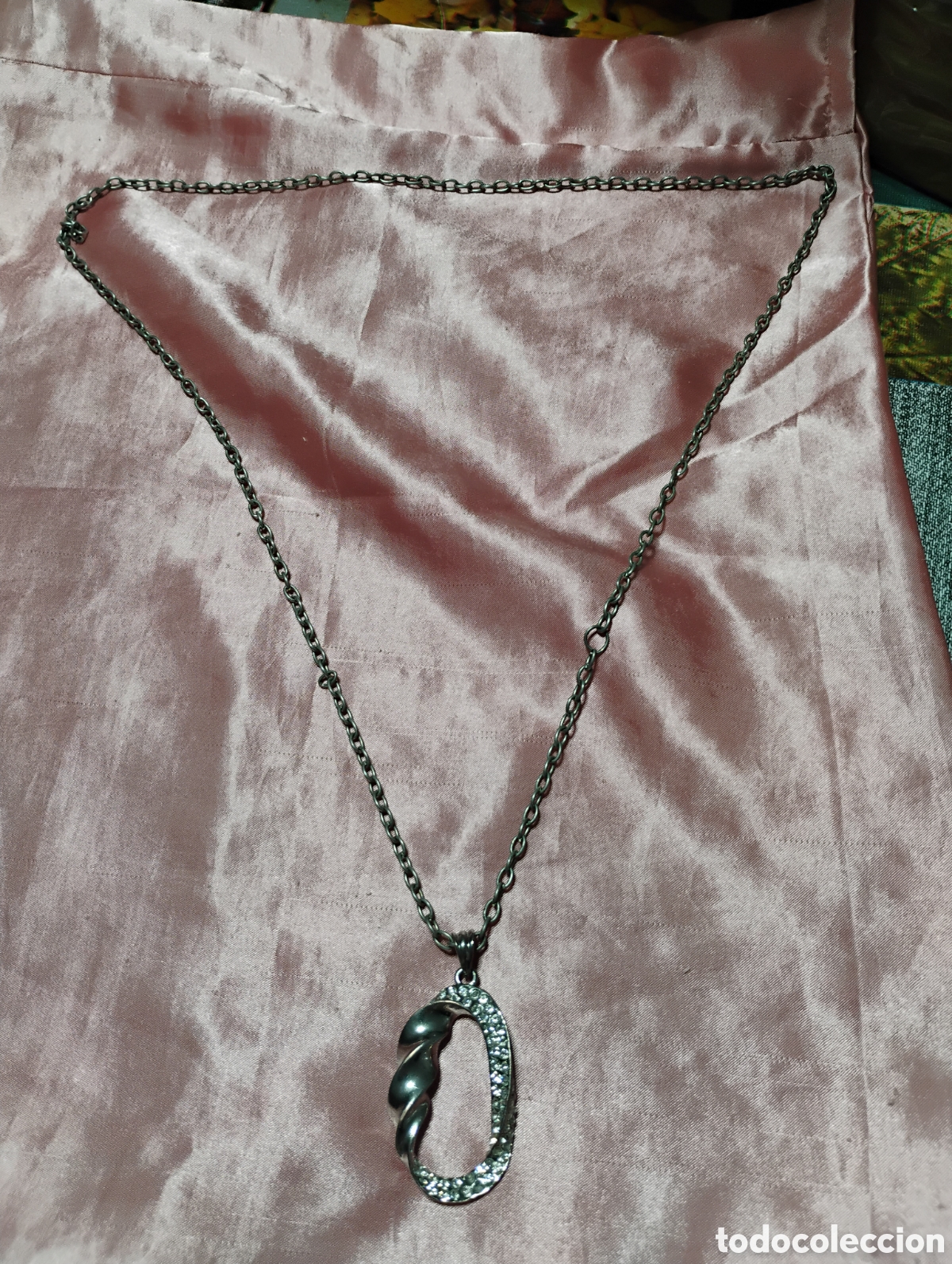 Joyeria: Collar plateado de bisuter&iacute;a