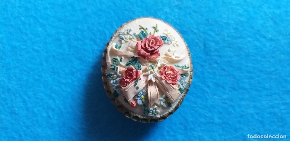 Joyeria: BROCHE CAMAFEO DE FLORES Y LAZO. REALIZADO EN PASTA