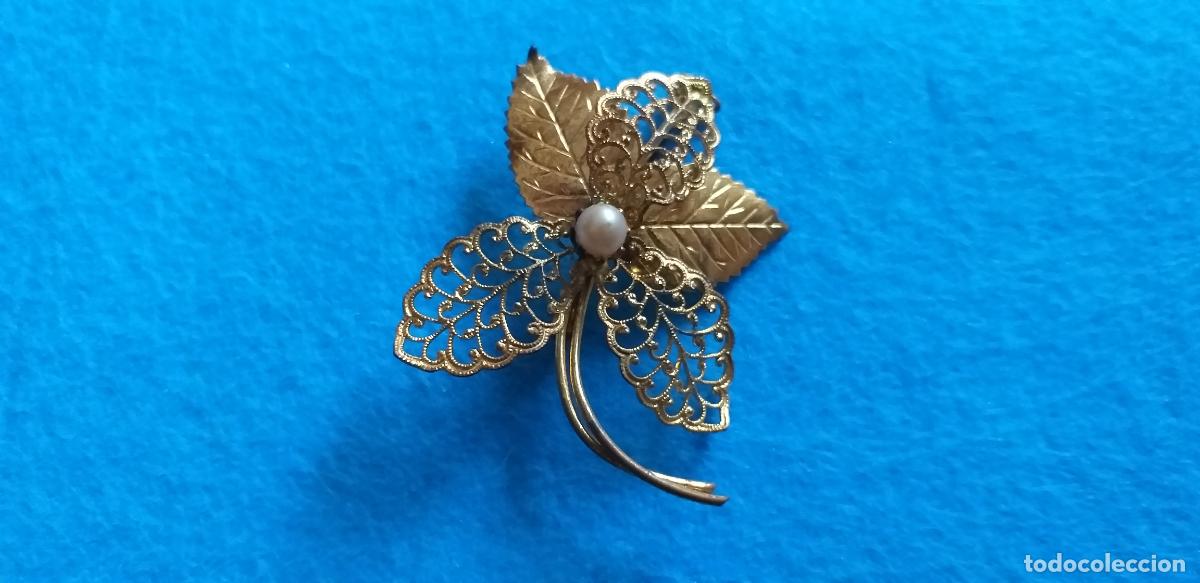 Joyeria: Antiguo broche dorado. Forma de flor.