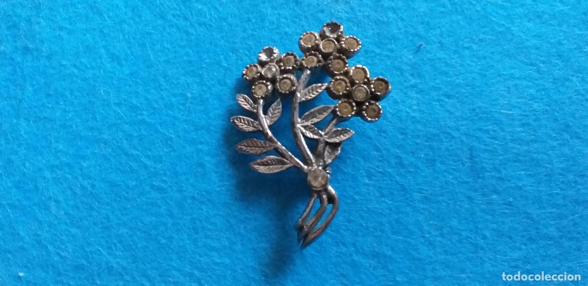 Joyeria: Broche antiguo. Ramo de flores. Le falta el alfiler