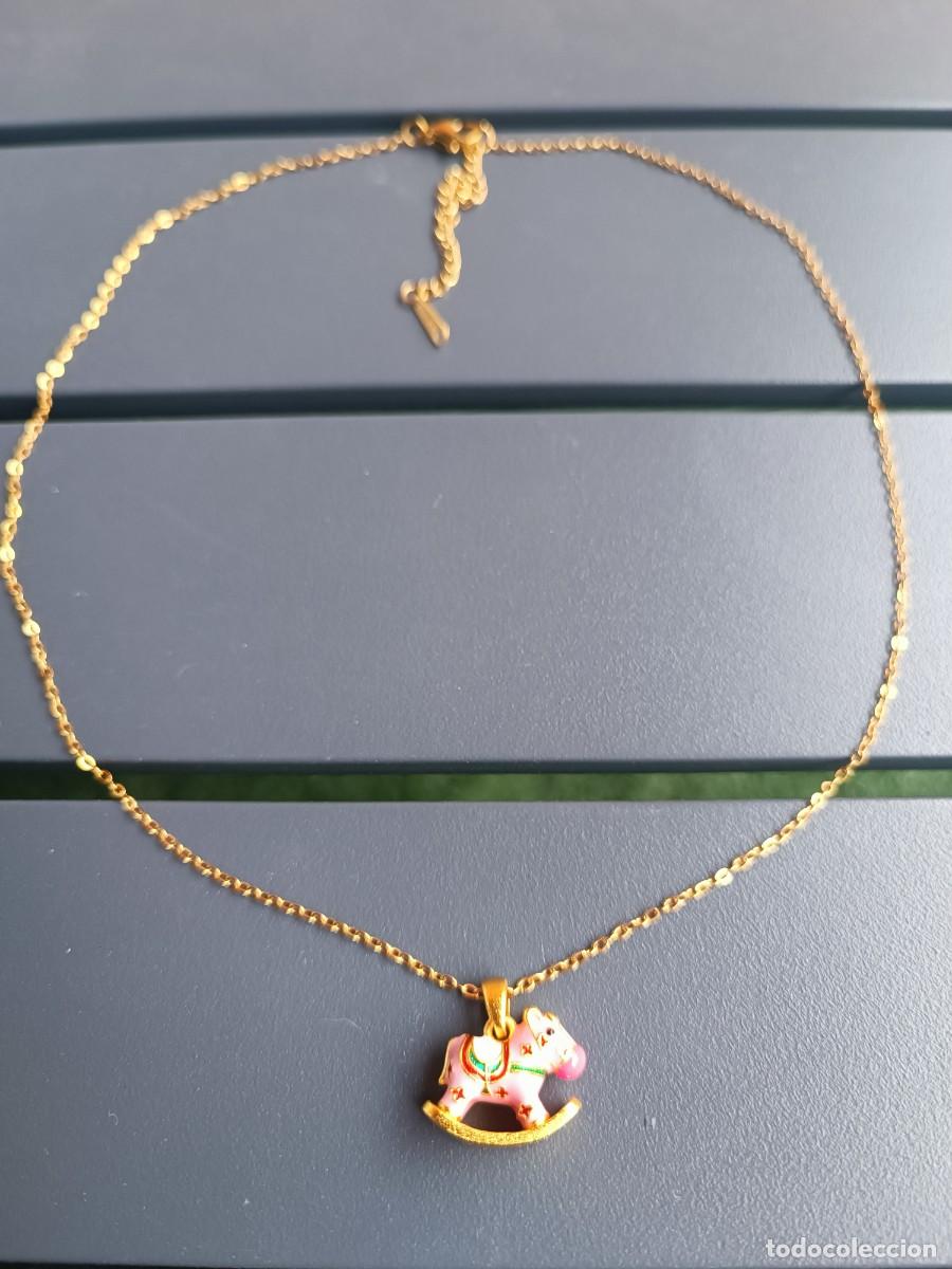 Joyeria: Collar Caballito Balanc&iacute;n Rosa - Acero Inoxidable Dorado