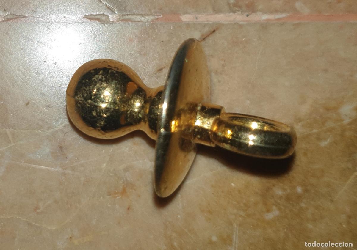 Joyeria: COLGANTE,CHUPETE DE METAL DORADO.ORIGINAL A&Ntilde;OS 60-70.