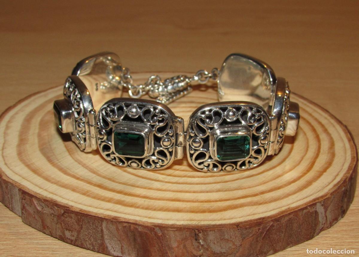 Joyeria: Pulsera brazalete plata articulada calada arabesca sello 925 y piedras brillantes verdes 46 gr