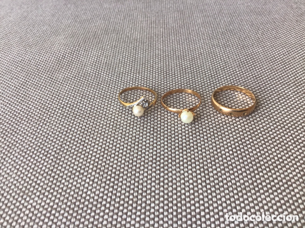 Joyeria: Conjunto de tres anillos de oro de 18 kilates, decorado con perlas cultivadas y peque&ntilde;o diamante