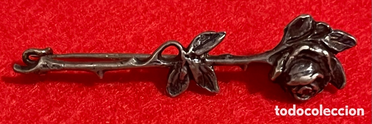 Joyeria: Bonito, broche antiguo en forma de flor, en plata de ley.