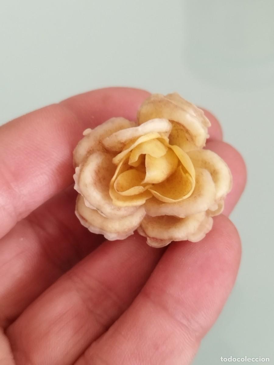 Joyeria: Antiguo pendiente de clip en forma de flor.