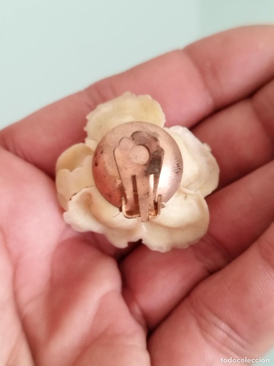 Joyeria: Antiguo pendiente de clip en forma de flor. - Foto 2