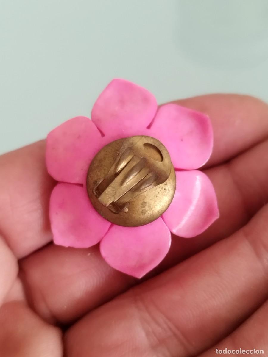Joyeria: Antiguo pendiente de clip en forma de flor. - Foto 3