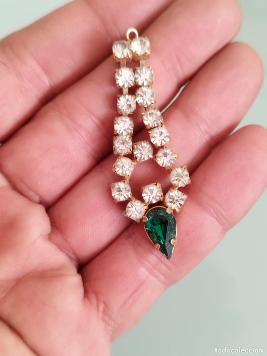 Gioielleria: Antiguo adorno, colgante de piedras a identificar.