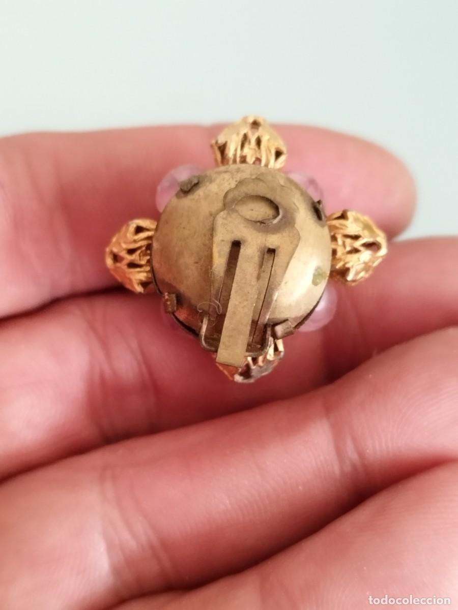 Joyeria: Antiguo pendiente en forma de flor de metal a identificar. - Foto 3