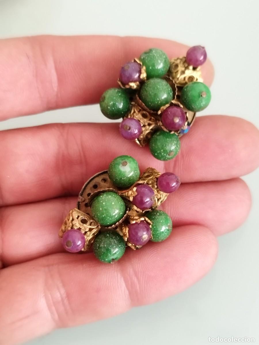 Joyeria: Antigua pareja, par de pendientes tipo racimo de uvas. Uno con falta, ver fotos.