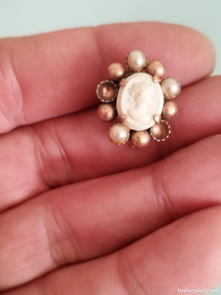 Joyeria: Antiguo pendiente con camafeo en el centro. Con tipo perlas a identificar. - Foto 1