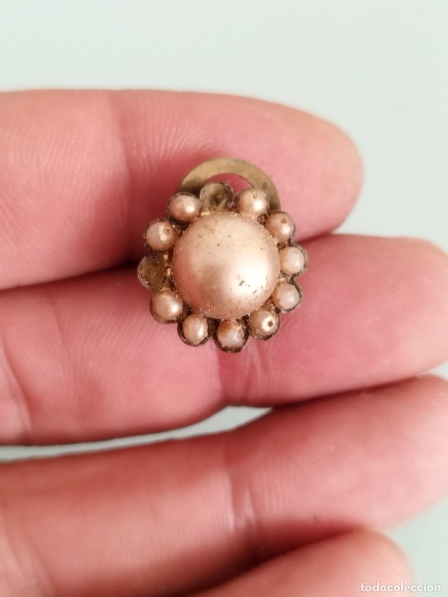 Joyeria: Antiguo pendiente forma de flor en metal con perlas a identificar. A restaurar.