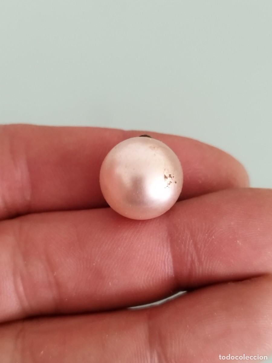 Joyeria: Antiguo pendiente de perla sintetica.