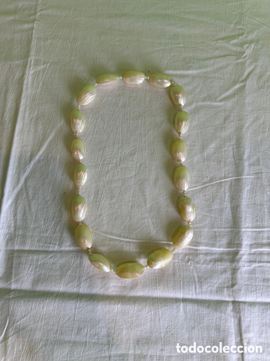 Joyeria: Collar antiguo cuentas grandes nacaradas tono marfil con reflejos