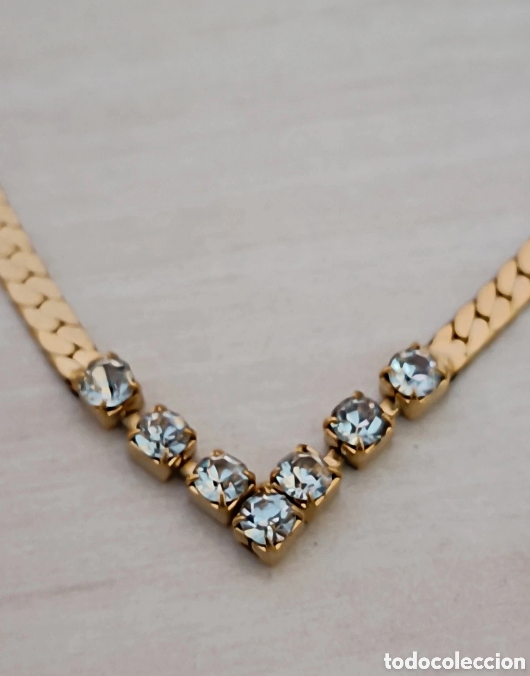 Joyeria: Cadena de oro con piedras transparentes