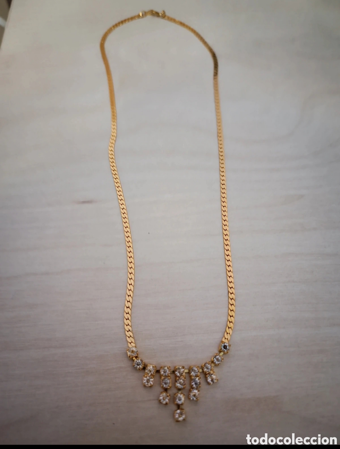 Joyeria: Collar dorado con piedras transparentes - Foto 2