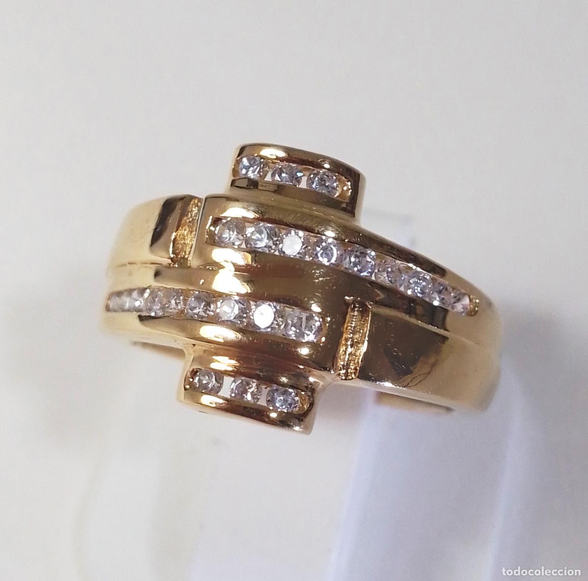 Joyeria: Magn&iacute;fico anillo cl&aacute;sico de plata de ley ba&ntilde;ado en oro con circonitas - Talla 14