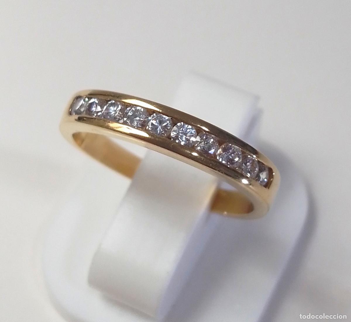 Joyeria: Magn&iacute;fico anillo cl&aacute;sico de plata de ley ba&ntilde;ado en oro con circonitas - Talla 15