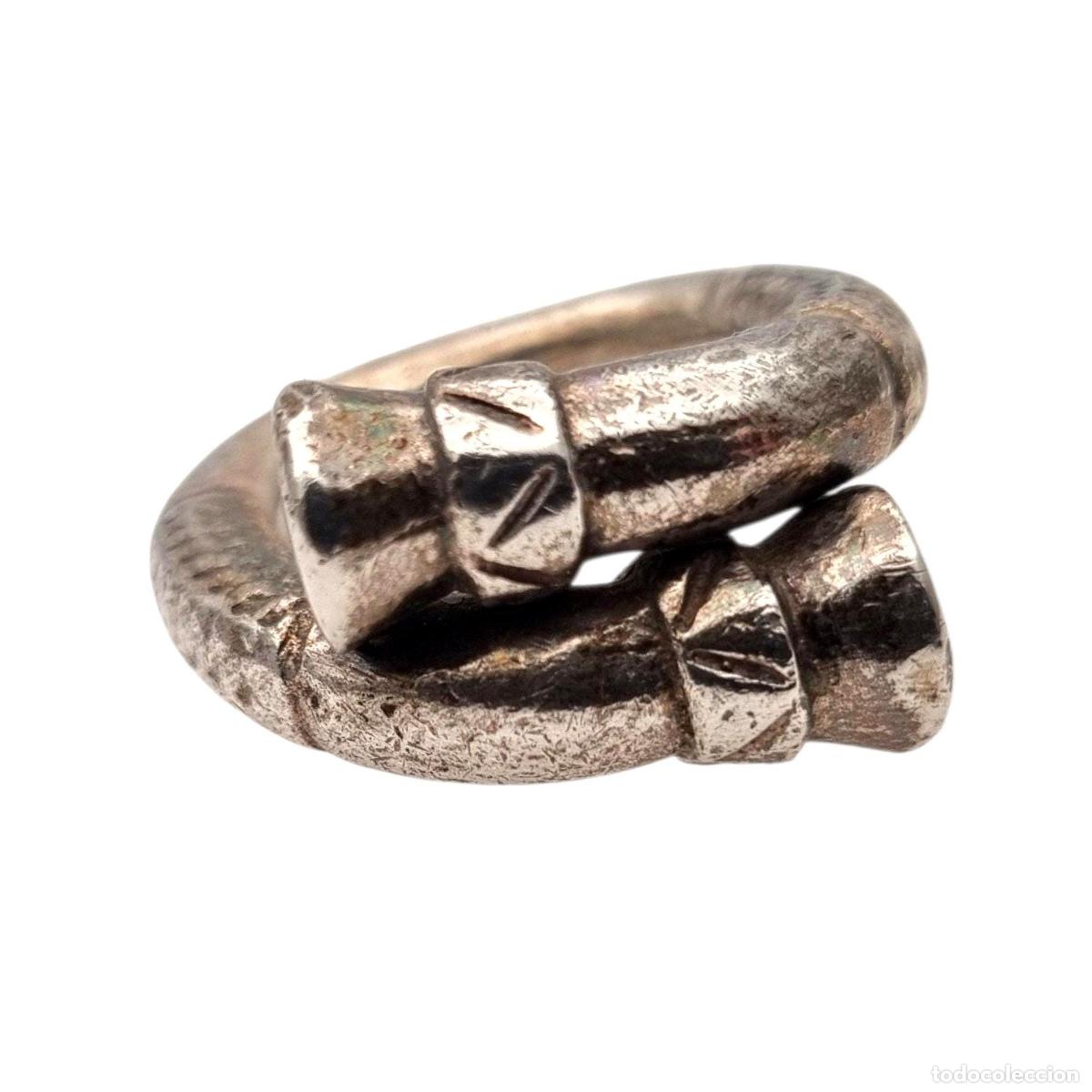 Joyeria: Anillo de plata 800 de Brandimarte Florencia, estilo &eacute;tnico, acabado r&uacute;stico, circa 1980