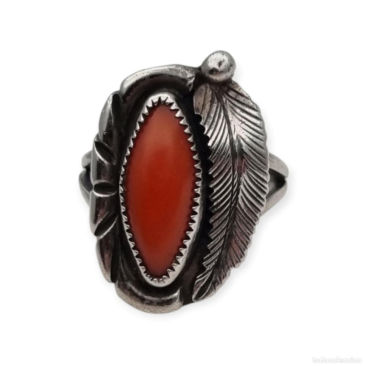 Joyeria: Anillo Navajo plata coral rojo hoja firmado GM, Gerald Mitchell, joyer&iacute;a Boho, circa 1970-80
