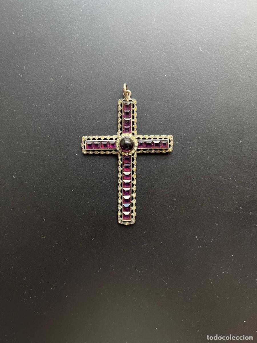 Joyeria: Colgante con forma de cruz