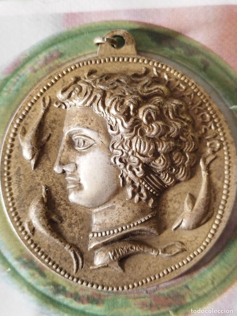 Joyeria: Colgante o medall&oacute;n r&eacute;plica decadracma de Grecia Grabado Kim&oacute;n Ninfa Aretusa