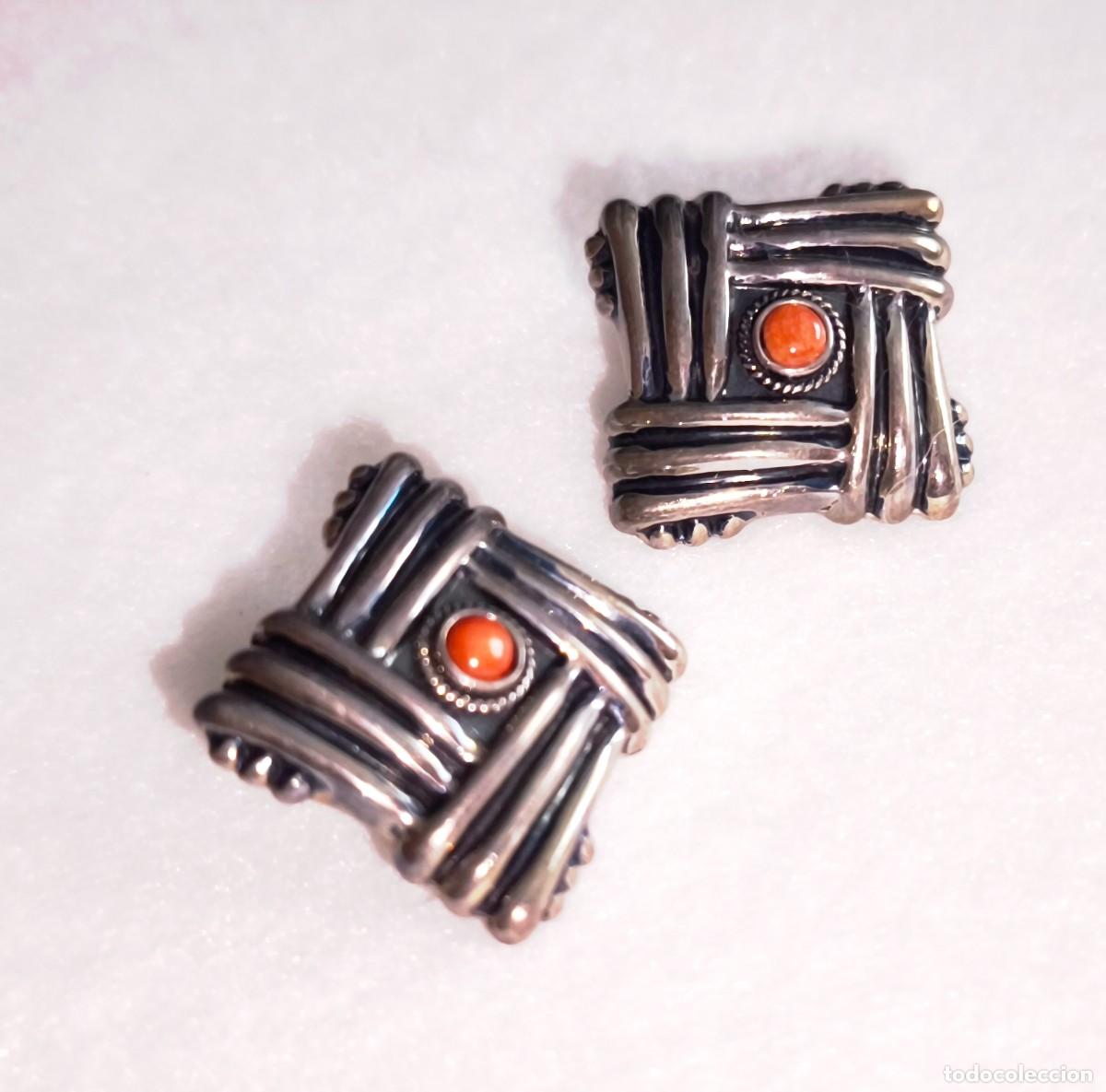 Joyeria: PENDIENTES VINTAGE DE CLIP DE PLATA, PLATA NEGRA Y CORAL ROJO CON DISE&Ntilde;O GEOM&Eacute;TRICO A RAYAS.