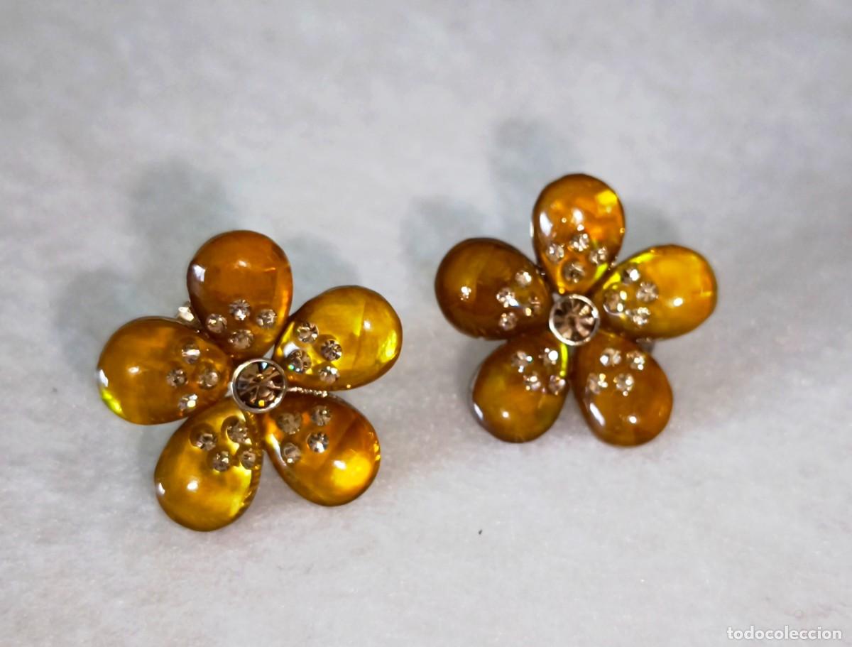 Joyeria: PENDIENTES VINTAGE DE CLIP DE MONET CON FORMA DE FLOR EN COLOR &Aacute;MBAR CON CRISTALES DE SWAROVSKI.