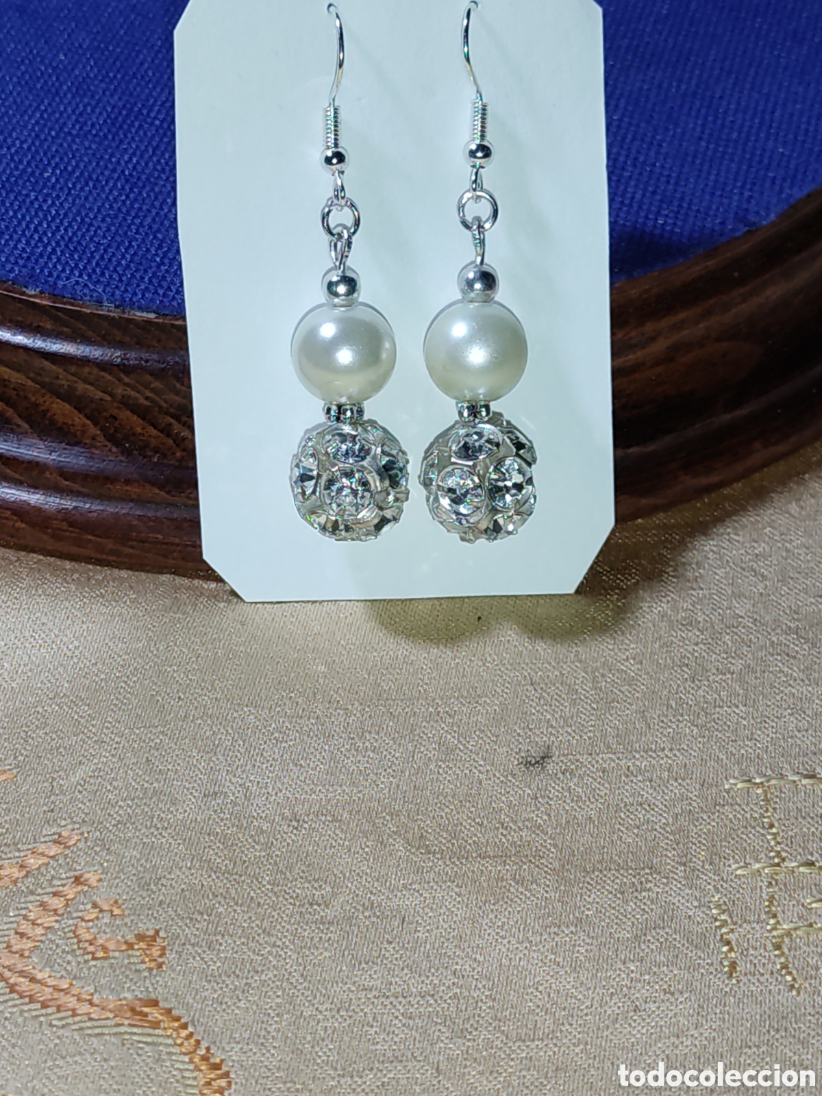 Joyeria: Pendientes de perlas y cristal Swarovski.