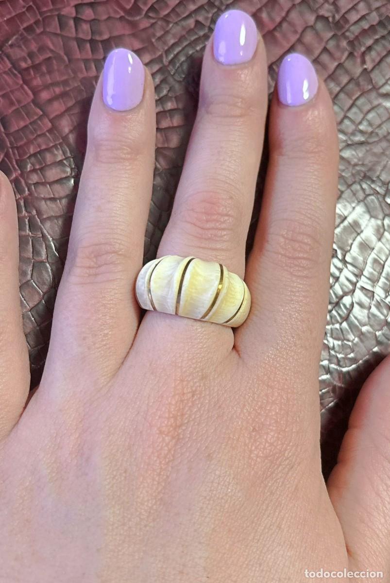 Joyeria: Elegante Sortija Vintage en Plata de Ley y Hueso Natural. Dise&ntilde;o Gallonado.
