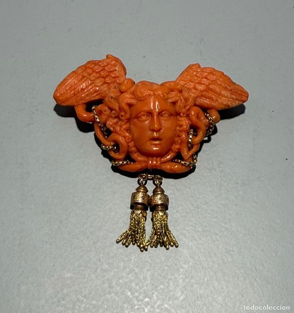 Joyeria: Impresionante antiguo broche camafeo coral rojo mediterr&aacute;neo y oro