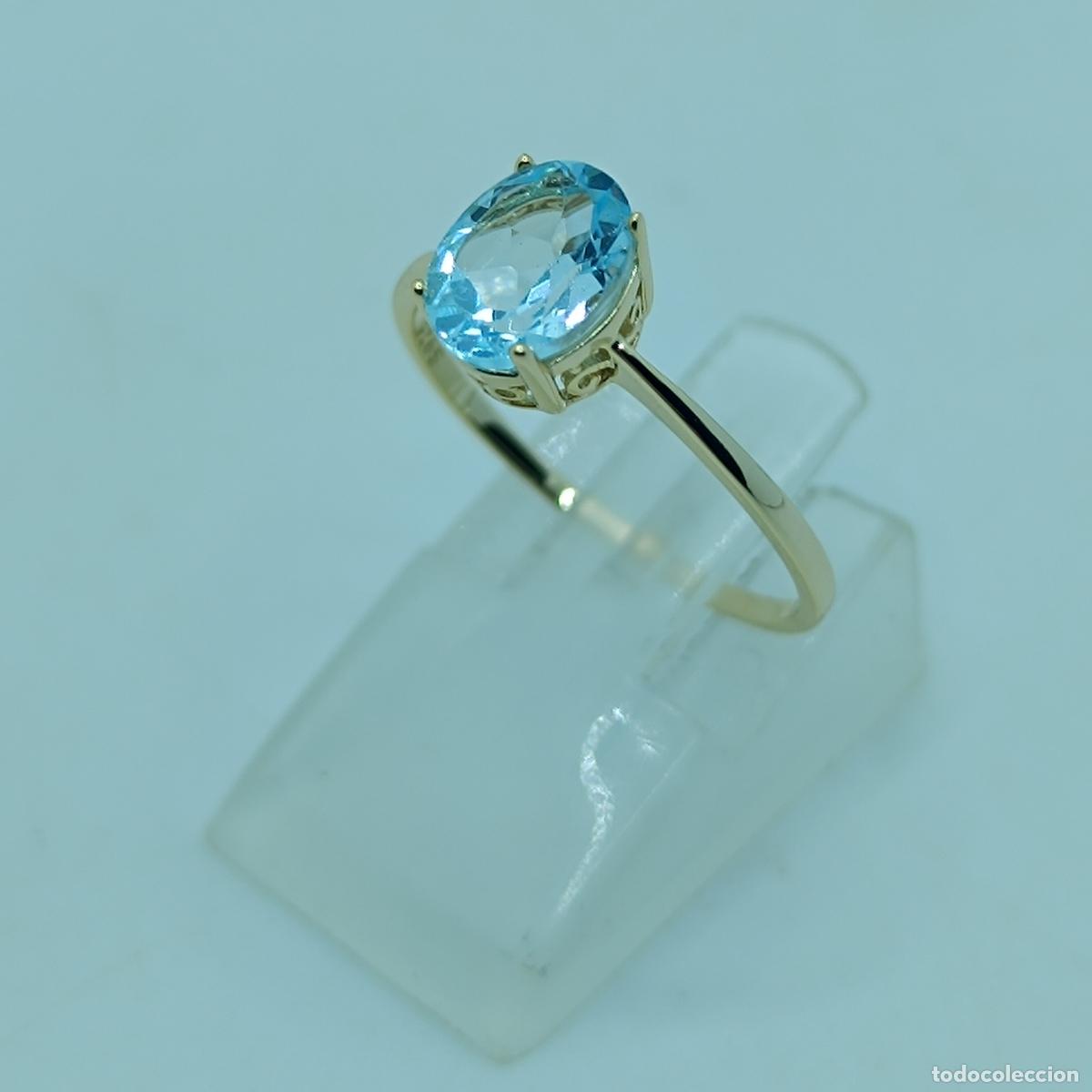 Joyeria: Bella y delicada sortija de pedida en plata 925 chapada en oro de 14k con aguamarina talla oval.