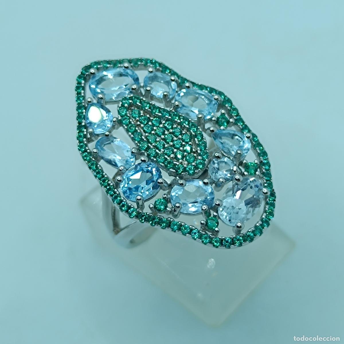 Joyeria: Magn&iacute;fico anillo en plata de ley 925, micro pave de esmeraldas y aguamarinas talla oval engarzadas.