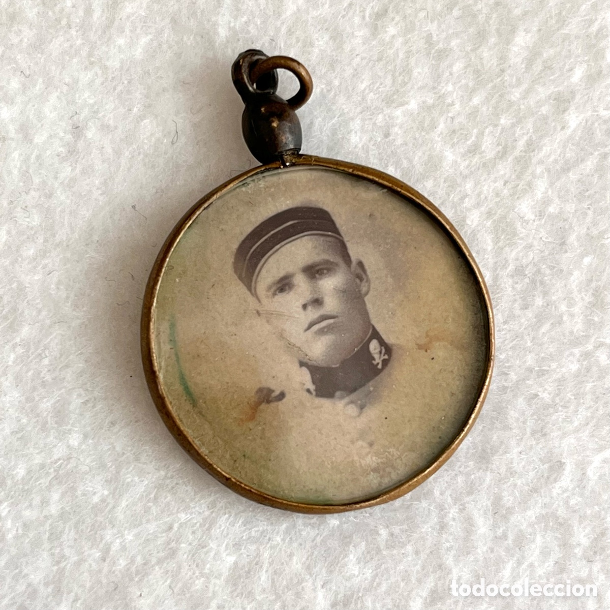 Joyeria: MILITAR - COLGANTE PORTARRETRATO CON FOTOGRAF&Iacute;A DE SOLDADO CABALLER&Iacute;A / CAZADORES LUSITANIA