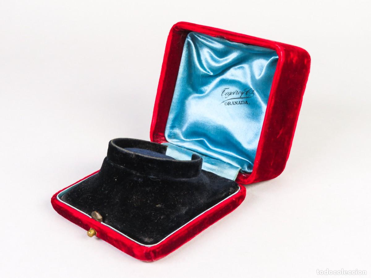 Joyeria: Estuche joyer&iacute;a para pulsera o reloj Granada exterior en terciopelo forro interior de seda siglo XX