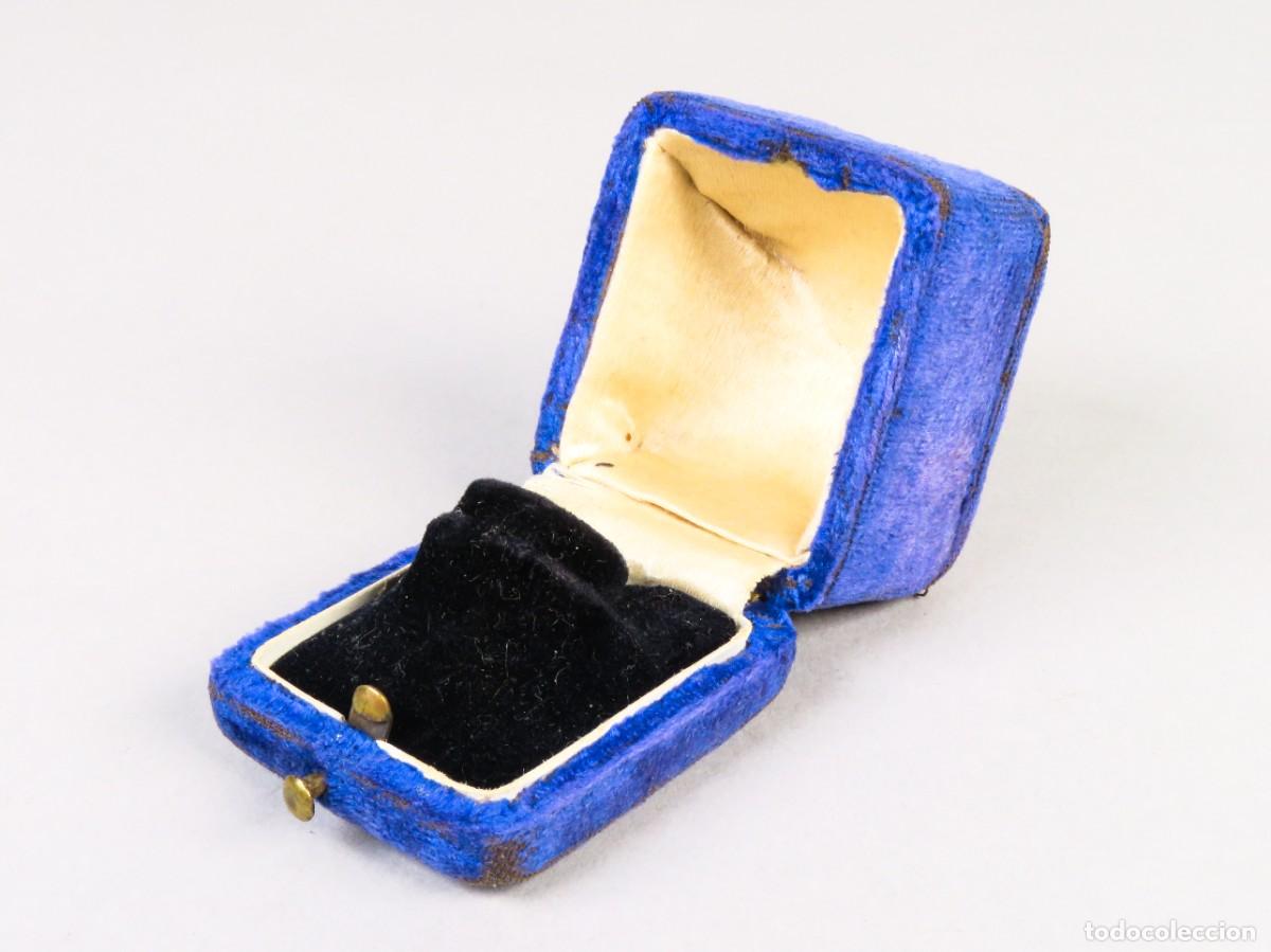Joyeria: Estuche joyer&iacute;a anillos broches o gemelos revestida de terciopelo interior en seda finales siglo XIX
