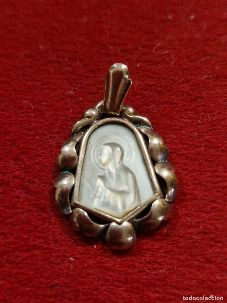 Joyeria: Medalla de plata con vistas en oro, a&ntilde;os 30.