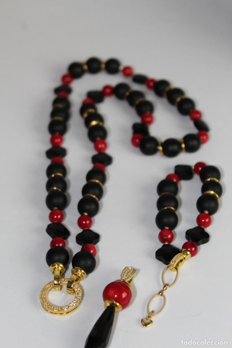 Joyeria: conjunto . collar con colgante y pulsera de coral rojo y &aacute;gata negra.