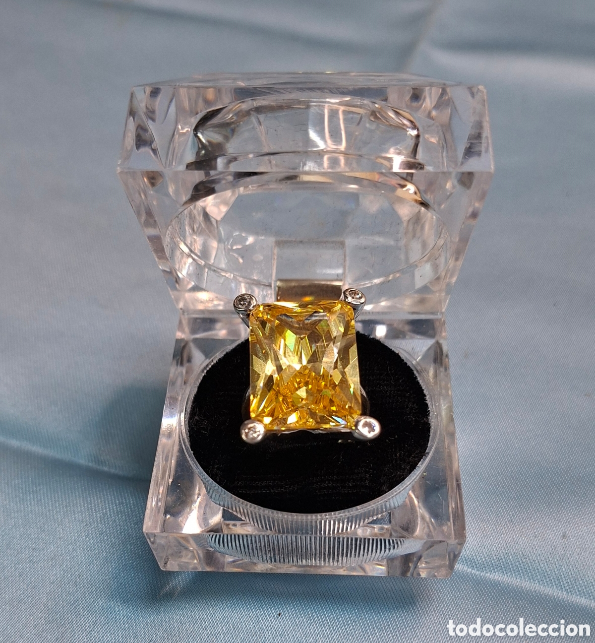 Joyeria: Elegante anillo de plata 925 con un llamativo citrino.